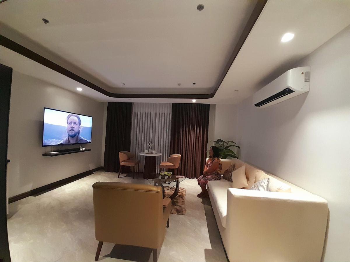 One Euphoria Prime Suite Hotel Angeles Exteriér fotografie