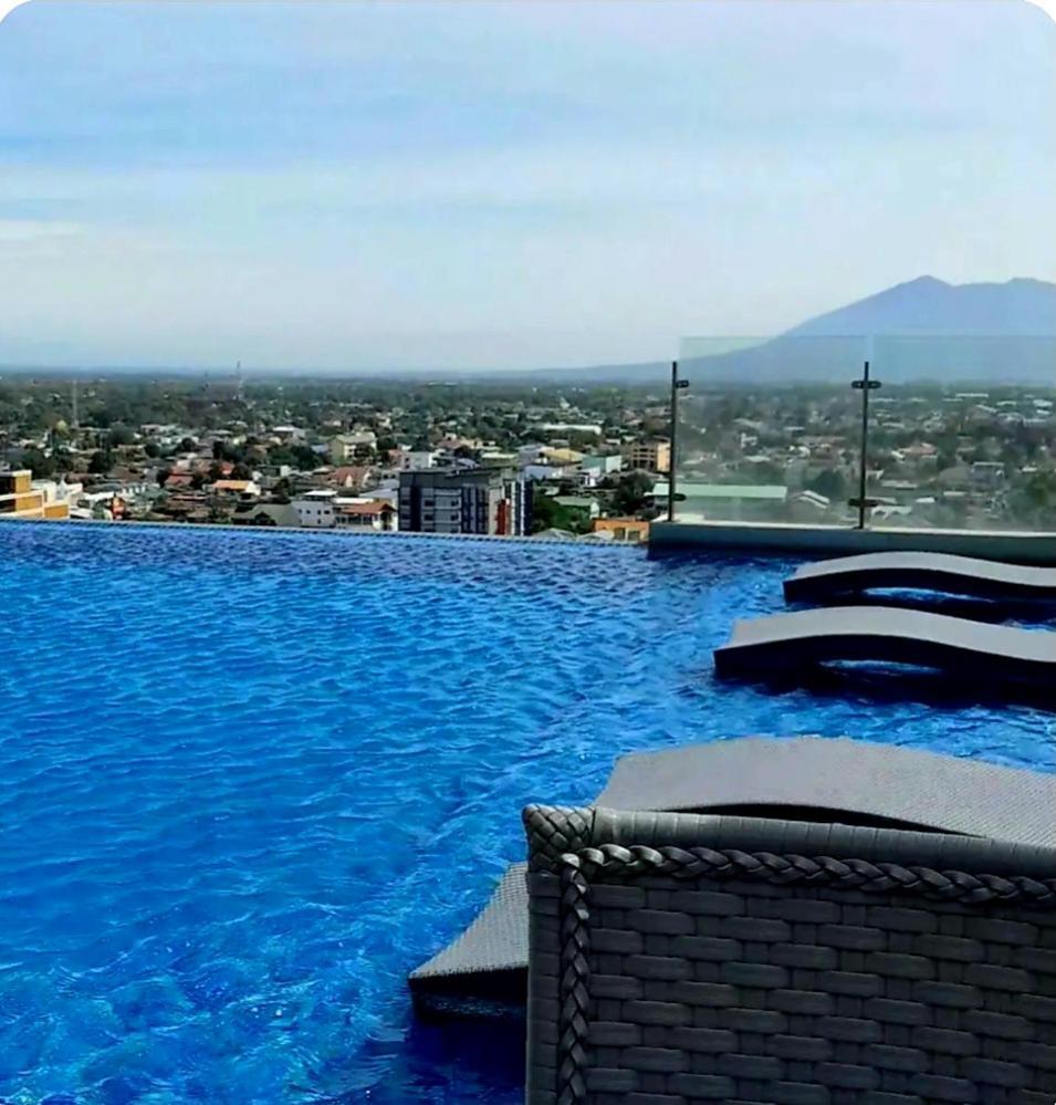 One Euphoria Prime Suite Hotel Angeles Exteriér fotografie